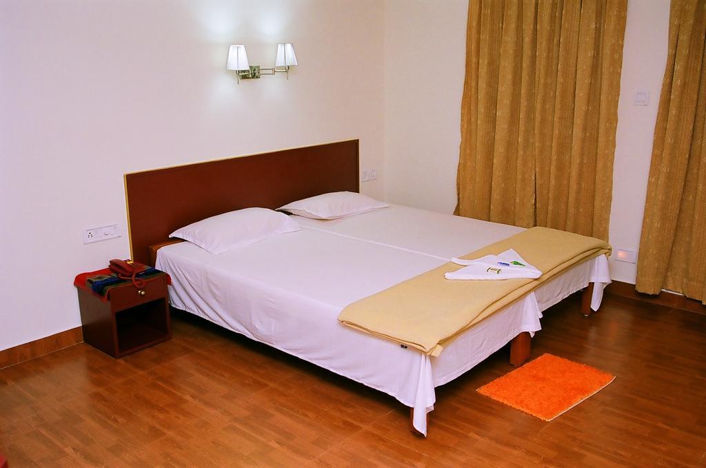 Hotel Srinivas Kochi Esterno foto