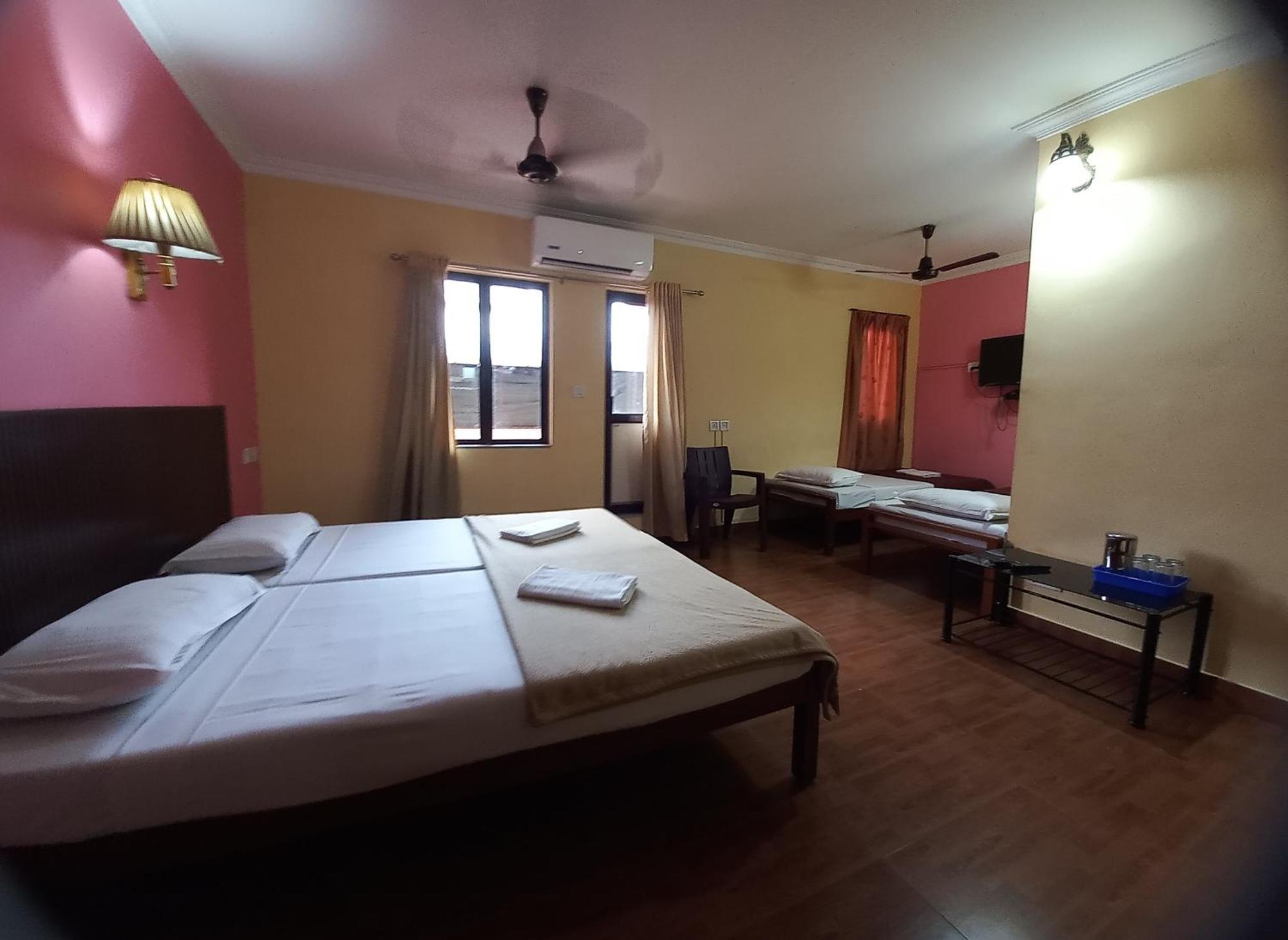 Hotel Srinivas Kochi Esterno foto
