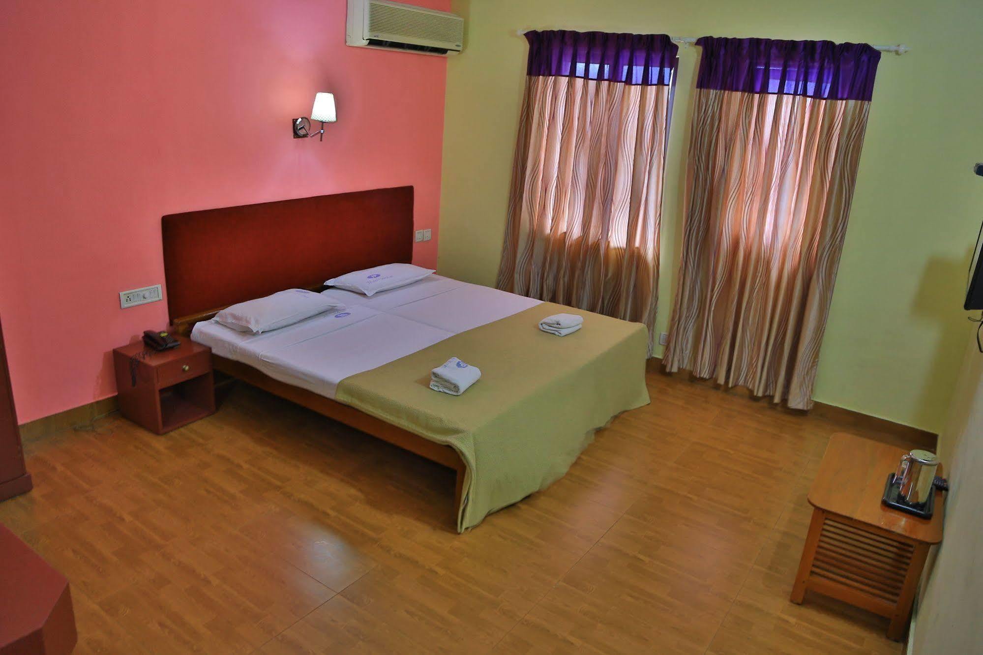 Hotel Srinivas Kochi Esterno foto