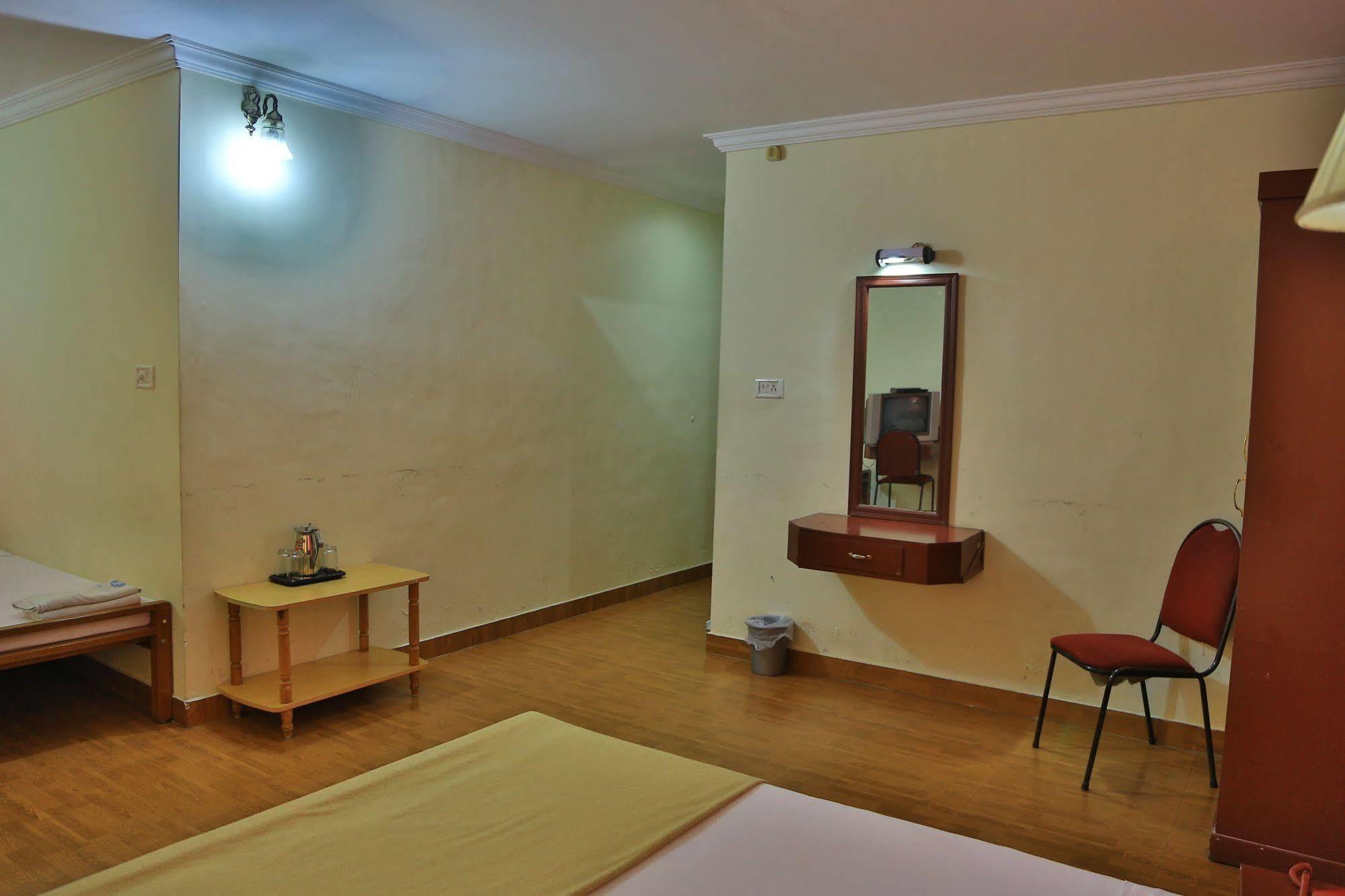 Hotel Srinivas Kochi Esterno foto