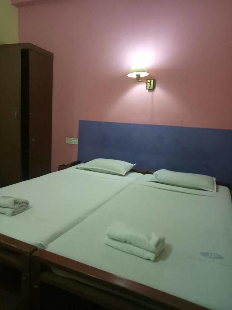 Hotel Srinivas Kochi Esterno foto
