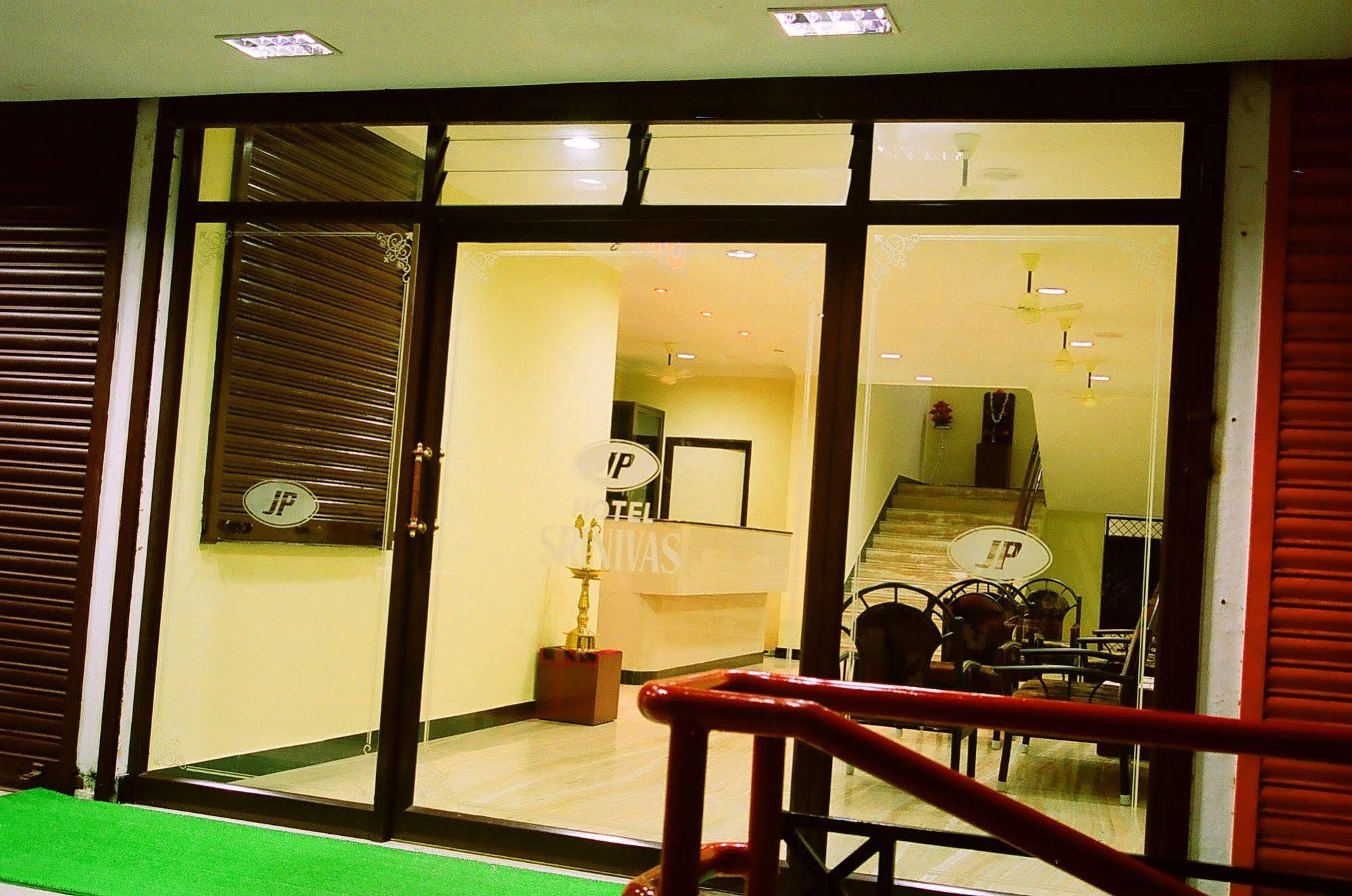 Hotel Srinivas Kochi Esterno foto