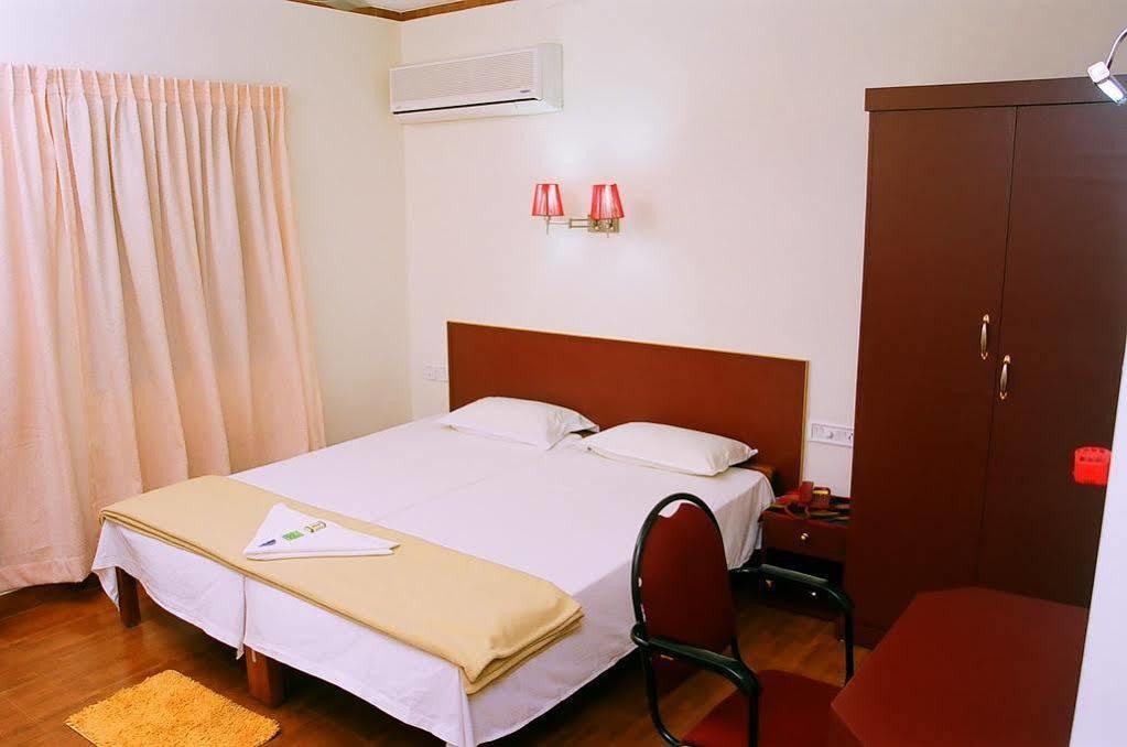 Hotel Srinivas Kochi Esterno foto