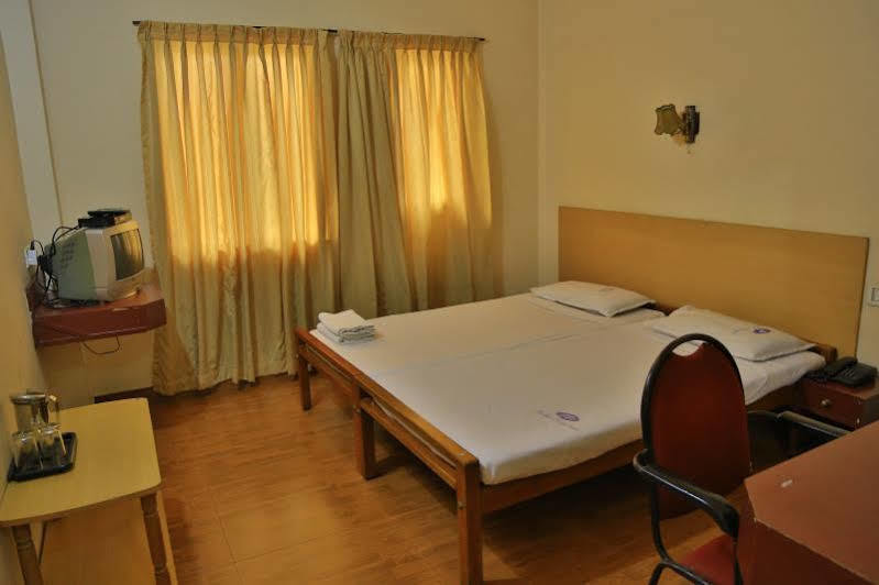 Hotel Srinivas Kochi Esterno foto